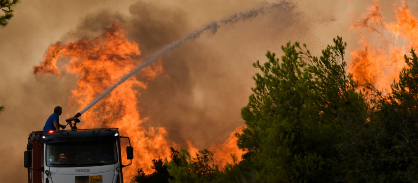 Συνεχίζουν να επιχειρούν δυνάμεις της Πυροσβεστικής σε Γορτυνία, Αρχαία Ολυμπία και Ανατολική Μάνη